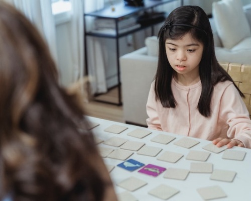 How does a speech pathologist work with autism? Image