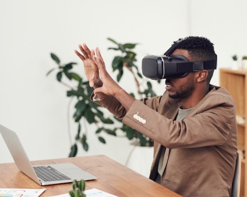 Using Virtual Reality in Therapy Image