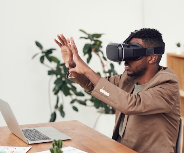 Using Virtual Reality in Therapy Image